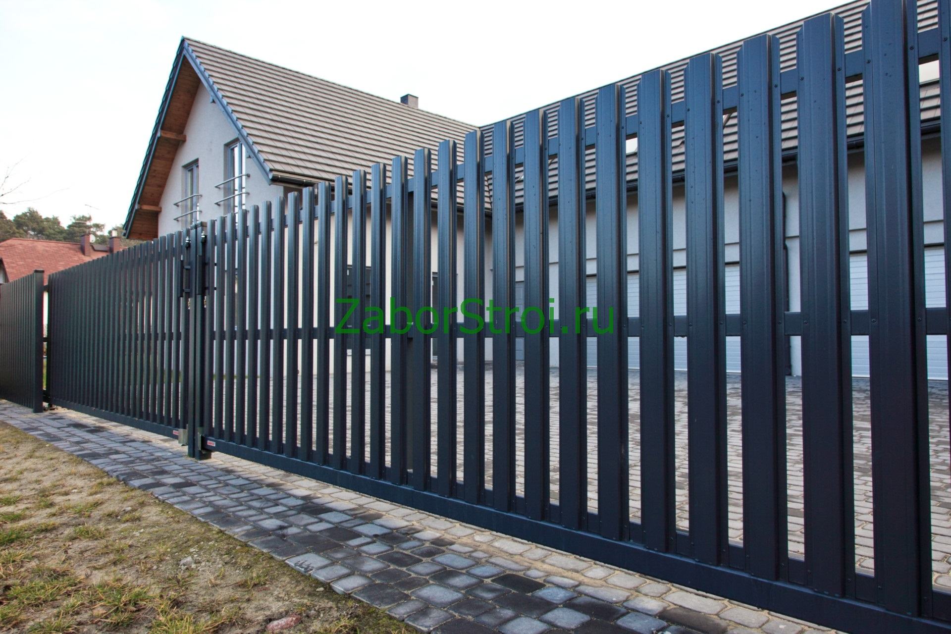 Забор из металлического штакетника 100 метров с воротами и калиткой в .